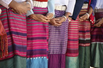 缅甸独特的服饰文化 - 缅华网