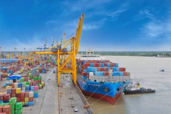 仰光国际港口今年第一季度共有国际货轮157艘前来停泊