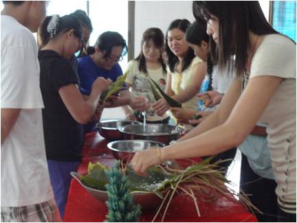 曼德勒明德学校端午节举行诗歌朗诵比赛