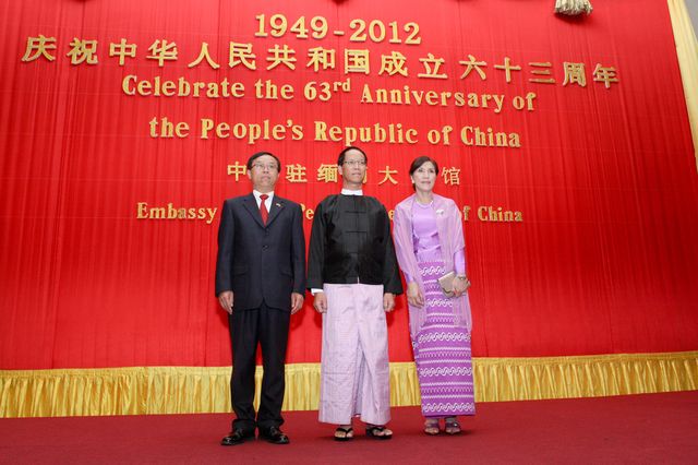 李军华大使举行盛大国庆招待会