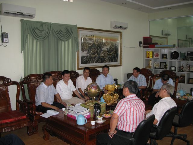 中国驻缅大使馆领事部主任杨庆连造访缅甸华商商会