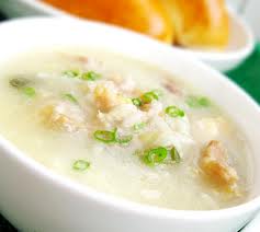 煮方便粥（秋影 供稿）