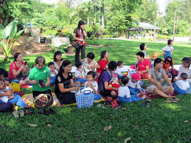 亲近自然 家园同乐（外派教师 卢晓静）