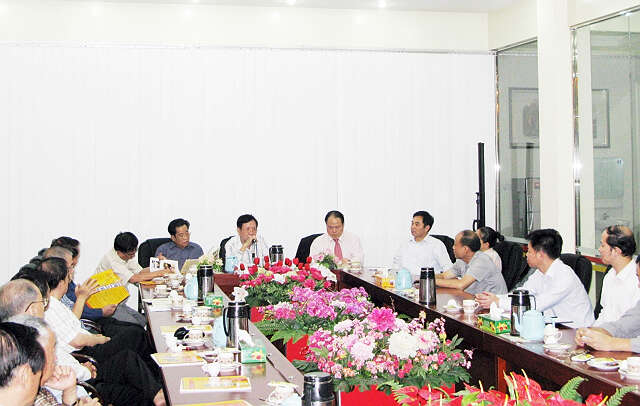 广西崇左市政府与企业考察团造访华商会
