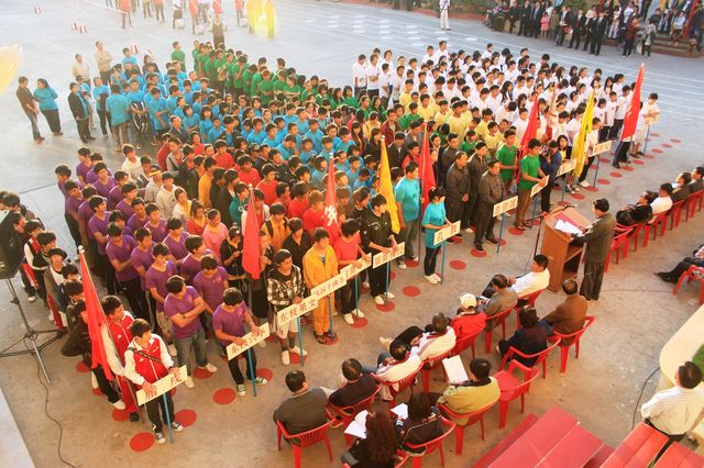 2012年度缅北华校师生迎新联谊运动会隆重举行(萧珊珊报道 侯宝强摄影)