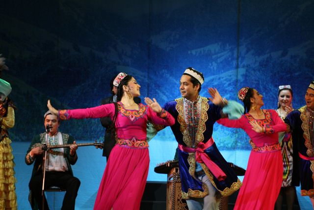 中国新疆歌舞团访缅演出