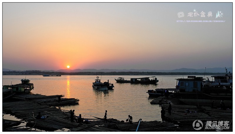 乘船游饱揽伊江美景（张新民 ）