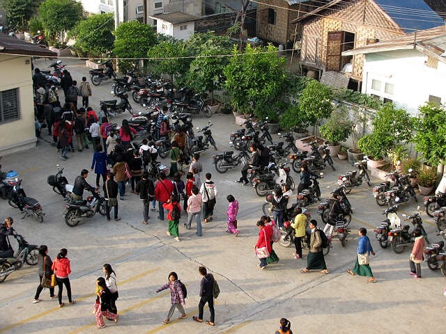 缅甸支教随记(14)和摩托车的第一次亲密接触（李强 深圳）