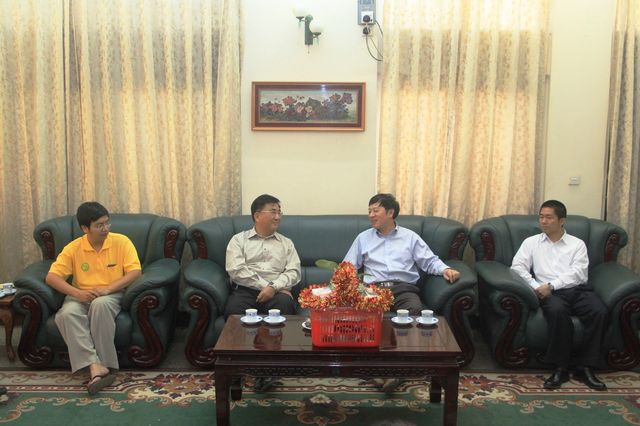 曼德勒福庆孔子课堂教师向总领事馆拜年