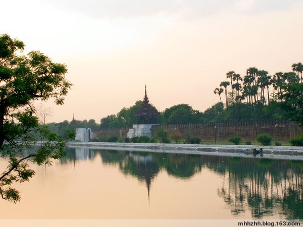 缅甸支教随记(15)疯狂的泼水节（李强 深圳）