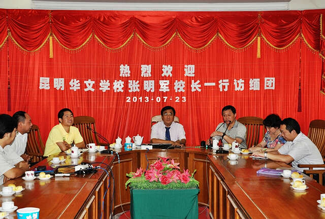 曼德勒福庆学校欢迎昆明华文学校张明军校长一行（侯宝强摄影 福庆供稿）