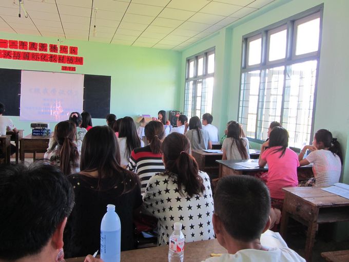 景栋地区首次举办本土教师汉语国际化教材培训（景栋中文会话培训中心教务处 唐尚智供稿）