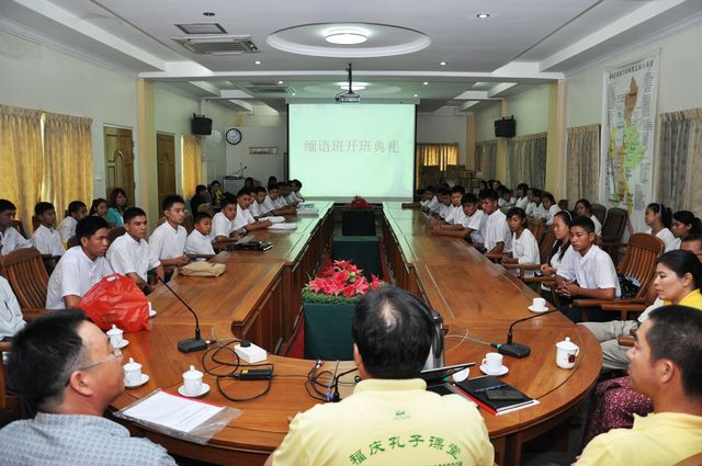曼德勒福庆孔子课堂为果敢青少年开设缅语班 （赵荣娇报道；侯宝强摄影）