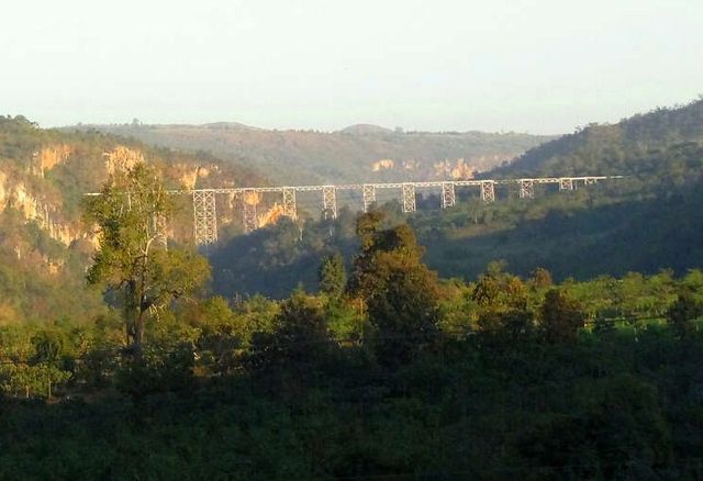 早啖馕薄饼，夜走金腊戍（朱徐佳 洛杉矶）