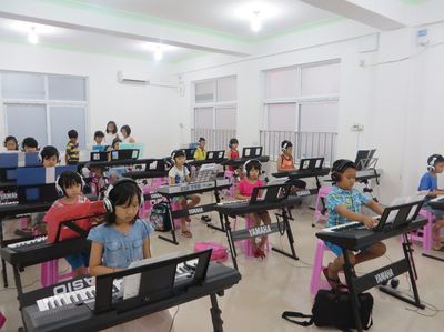 曼德勒新世纪学校开设特长兴趣班