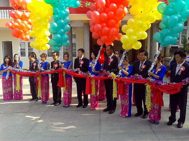 东枝东华中学举行创校20周年庆祝活动