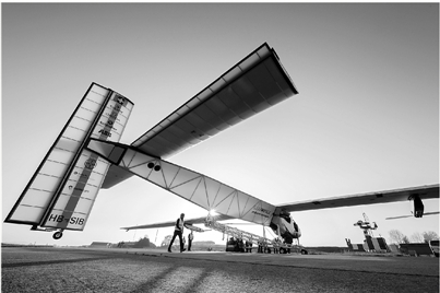 全球最大太阳能飞机首飞 最高时速达140公里(图)