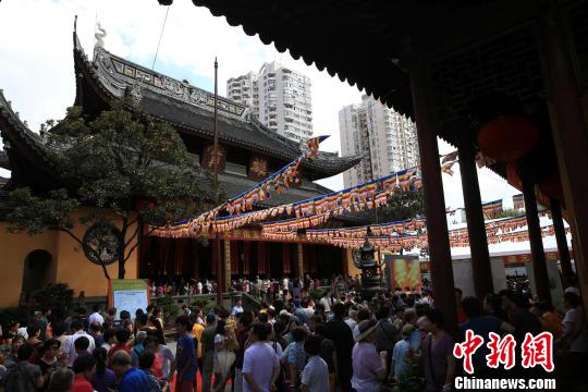 上海百年古刹玉佛禅寺大修 大雄宝殿北移30米(图)