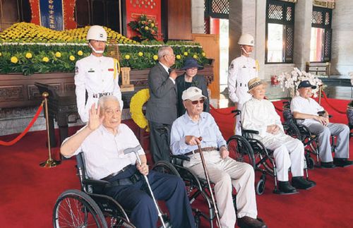 台湾迎缅甸远征军英灵入“忠烈祠” 老兵：等了70年