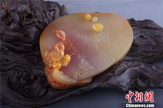 中缅玉人聚焦云南龙陵黄龙玉雕刻大赛