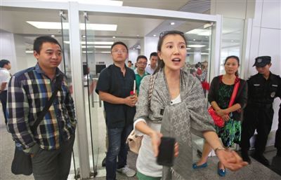 事件 | 成都飞北京航班多人吸烟 20余乘客机场讨说法