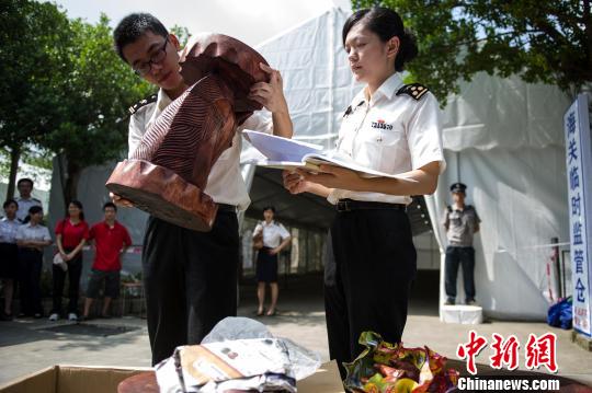 中国-东盟博览会首批境外展品运抵南宁