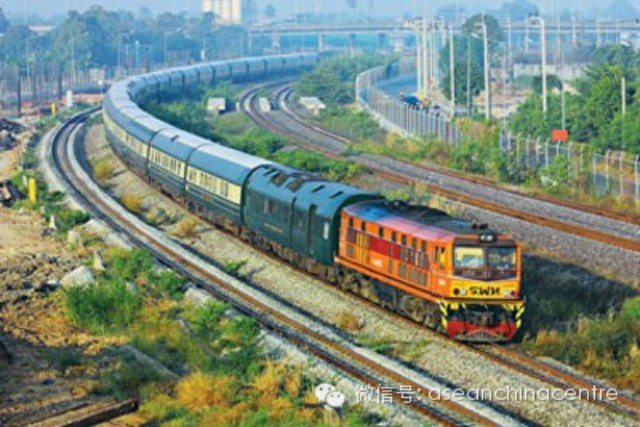 驻泰国大使考察泰东北部，力促中泰铁路合作