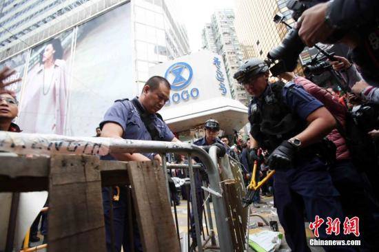 香港警方完成最后清障 非法“占中”行动告一段落