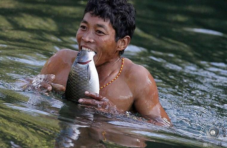 缅甸那加族人水上生活