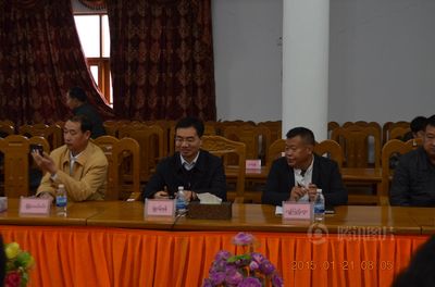 云南临沧政府向缅甸果敢小学捐助物资