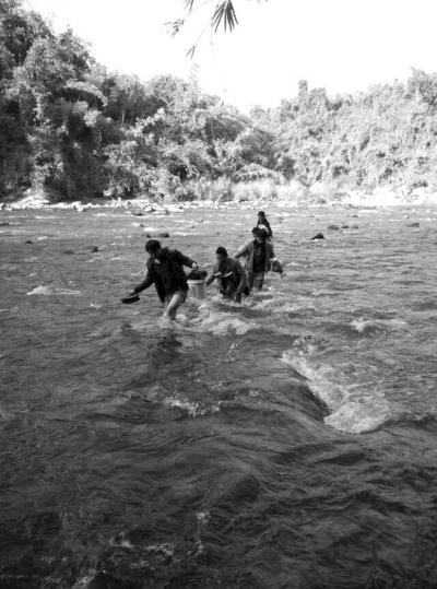 媒体揭中国伐木工缅北逃离路：赤脚蹚河躲追捕