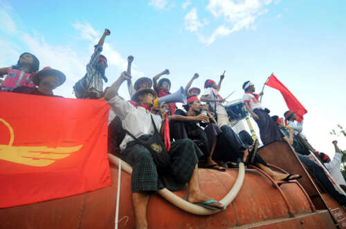 蝴蝶效应乎？各地大学生反国民教育条例集队往仰光 （华轩）