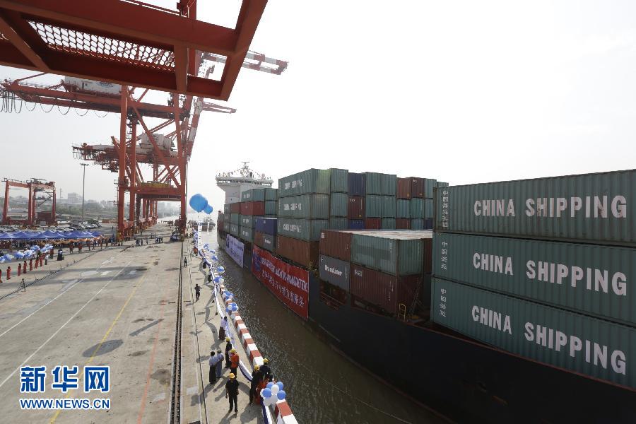 中国海运中缅直航首船靠泊仰光码头