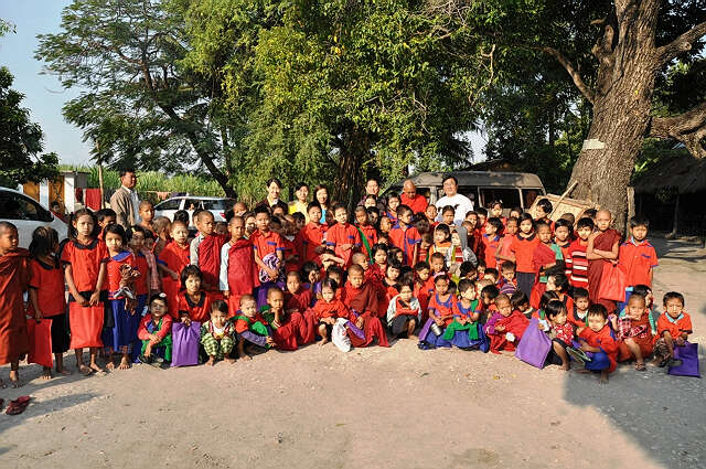 “（德佑萨嘎瓣）汉语花”开遍缅甸农村寺庙（李美新报道 侯宝强摄影）