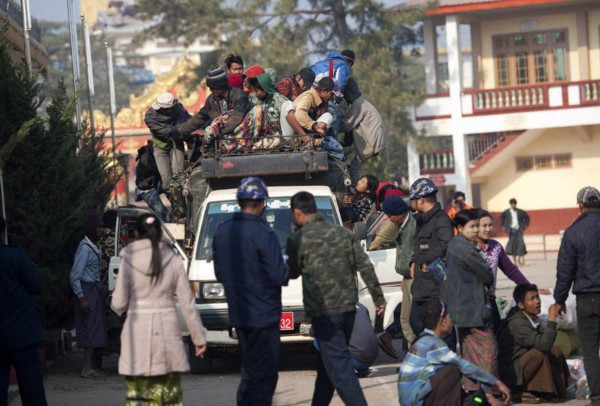 缅甸在果敢实施紧急状态 民众逃难