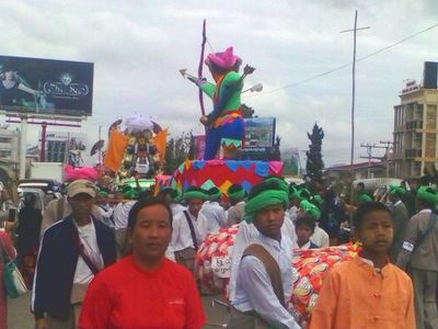 在最近半个月内东枝市举行的两场游行活动    (东枝   伊江树)