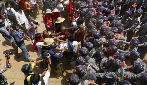 美欧批缅甸警方“滥用武力”不满抓捕大批学生