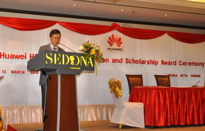 驻缅甸大使杨厚兰出席华为通讯课程捐赠暨奖学金授予仪式