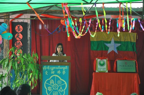 曼占勐稳中学举行海外华文教育示范学校揭牌仪式（杨世运）