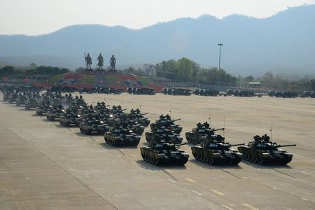 缅甸阅兵式出动大量中国造武器