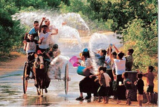 泼水节 (缅甸短篇小说选译)德班貌瓦着  丘文译