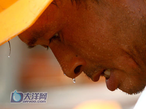 家长会上，一个满身污泥的建筑工父亲把众家长惊呆了！绝对经典！