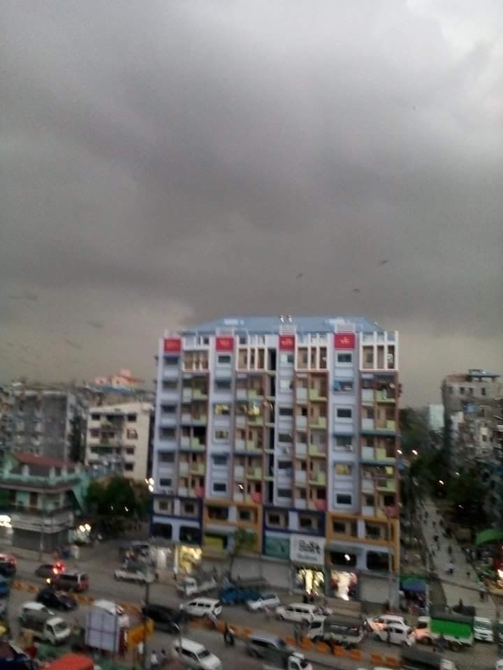 大风大雨昨晚吹击仰光市 （华轩）