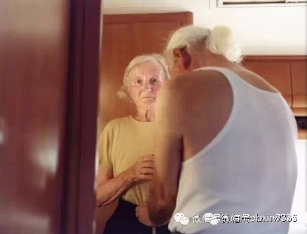 一对夫妻走进一家旅馆，可是已经客满了