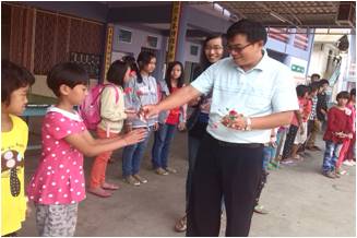 谁言寸草心，报得三春晖”