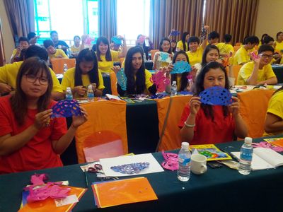 2015年海外华裔青少年“中国寻根之旅”夏令营—七彩云南德宏营 (李美新)