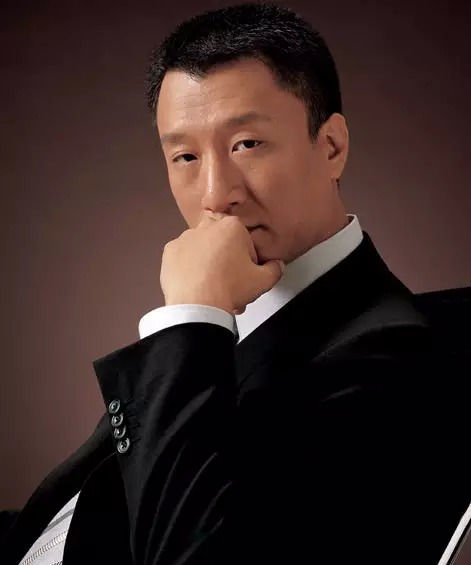 一个靠母亲捡垃圾养大的红星