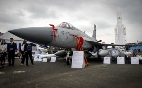 外媒称缅甸签署购买枭龙协议 欲引进生产线