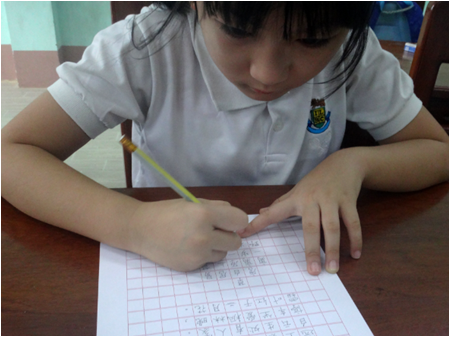 曼德勒云华师范学院小学部举行规范汉字书写比赛