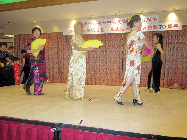 南加华友25周年庆后续报导（九）贺25周年庆，祝老师健康长寿(黄娟娟)